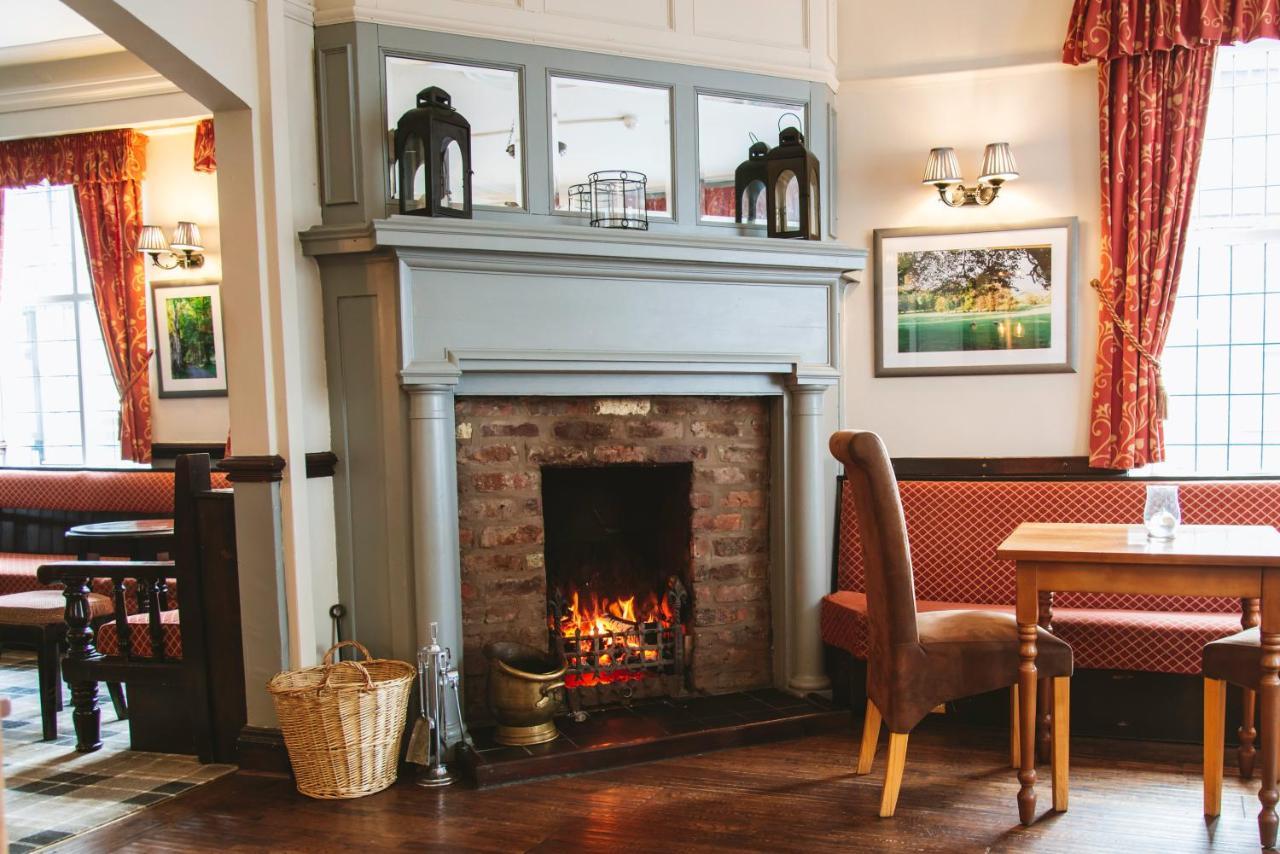 The Bulls Head Hotel Milnthorpe Buitenkant foto